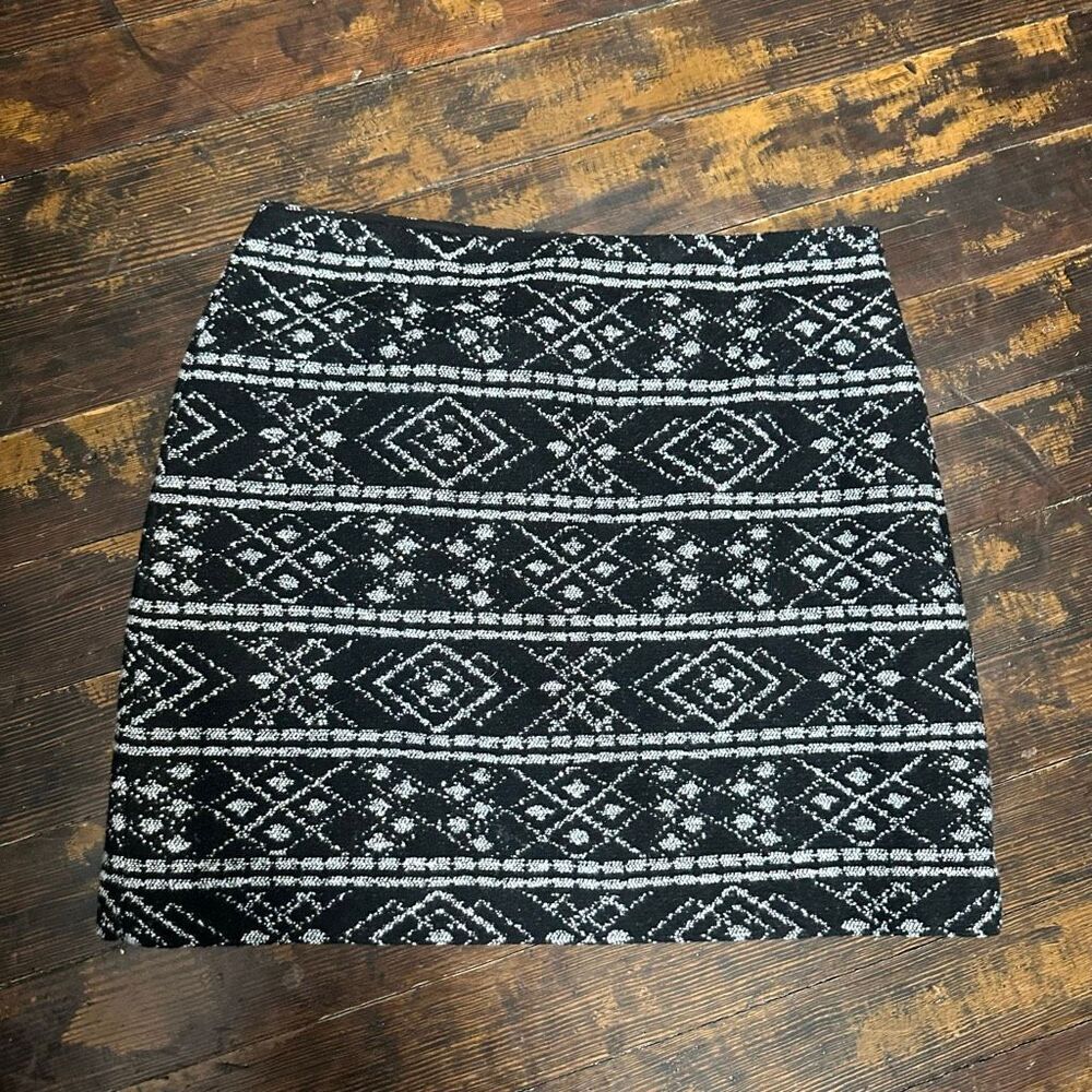 Loft black & white textured business casual 10 skirt